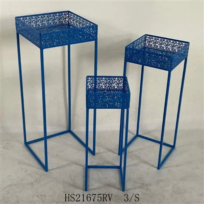 Rautatehdastelineet parvekkeelle