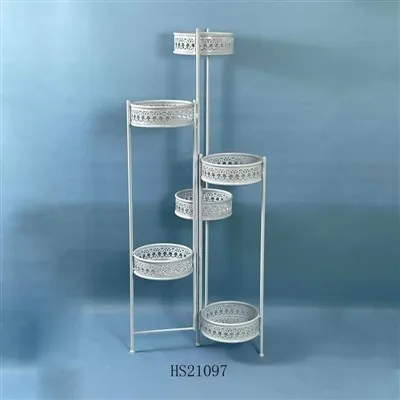 Suuri kultainen sisäkasviruukku